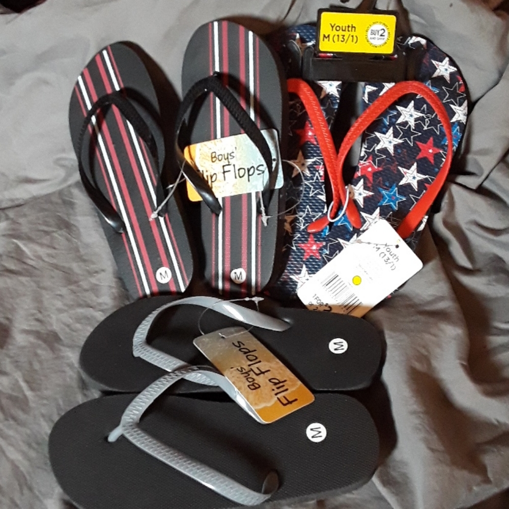 3 pairs! Boys Flip Flops NWT medium
